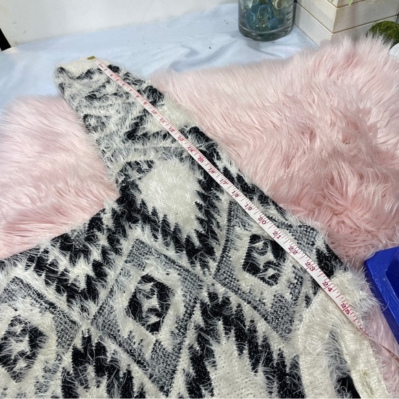 Crewneck
Cliche Aztec Sweaters - Picture 8 of 13